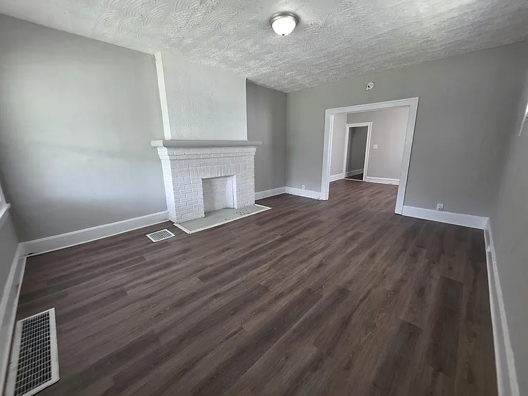 826 Leona Ave — Photo 6