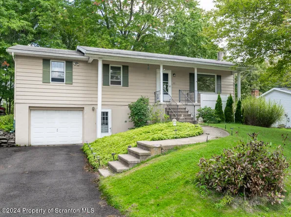 22 White Birch Ln, Dalton, PA 18414