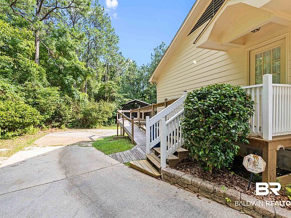 3rd image of 103 Summit Cir