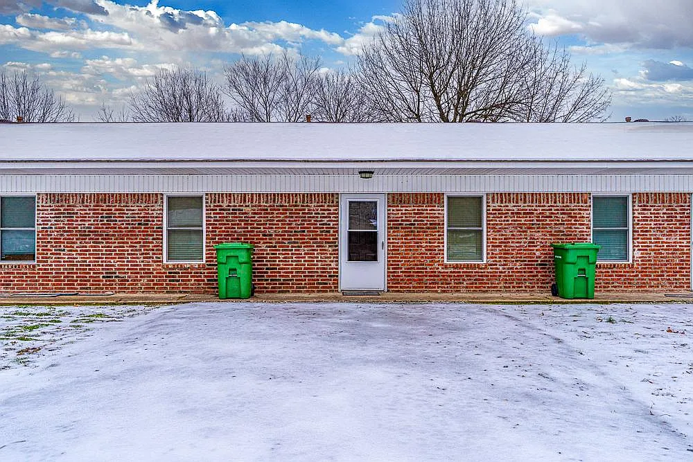 2 bed, 1000 sqft, $850 — Photo 1