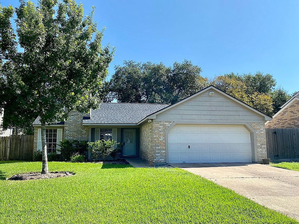 1st image of 18054 Garden Manor Dr