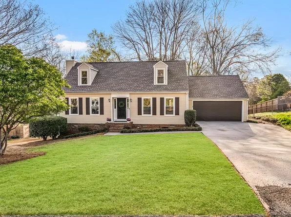 3008 E Brookhaven Cir, Dalton, GA 30720