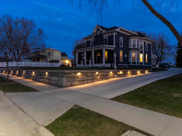 1417 Main Ave, Clear Lake, IA 50428
