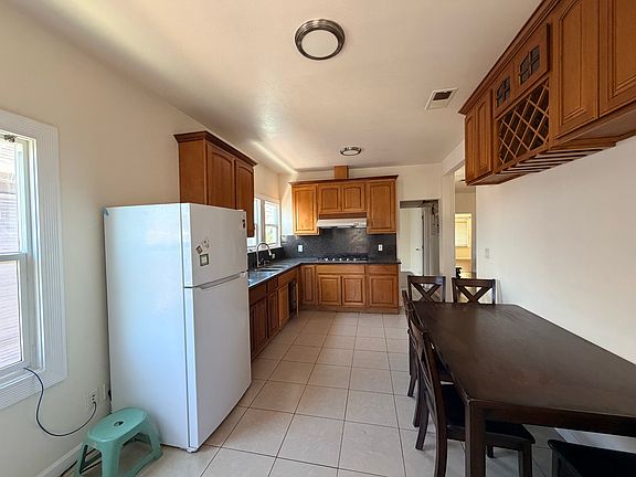 4th image of 3814 E 12th St #3814