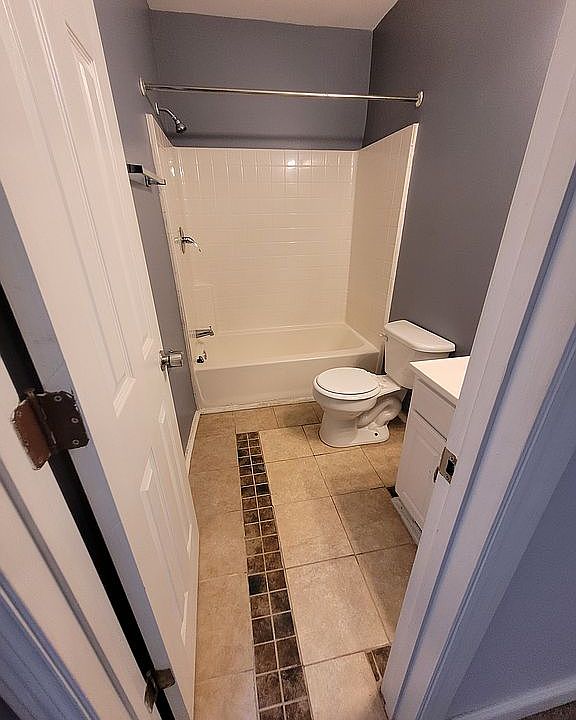 Main Bathroom 