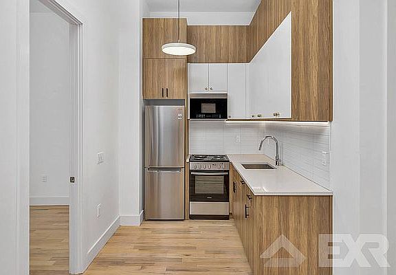 5th image of 1257 Bedford Ave #B1