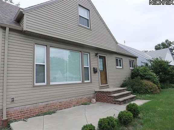 3rd image of 27713 Parkwood Dr