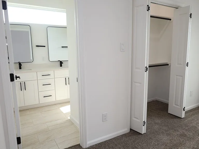 6614 Foster St — Photo 12