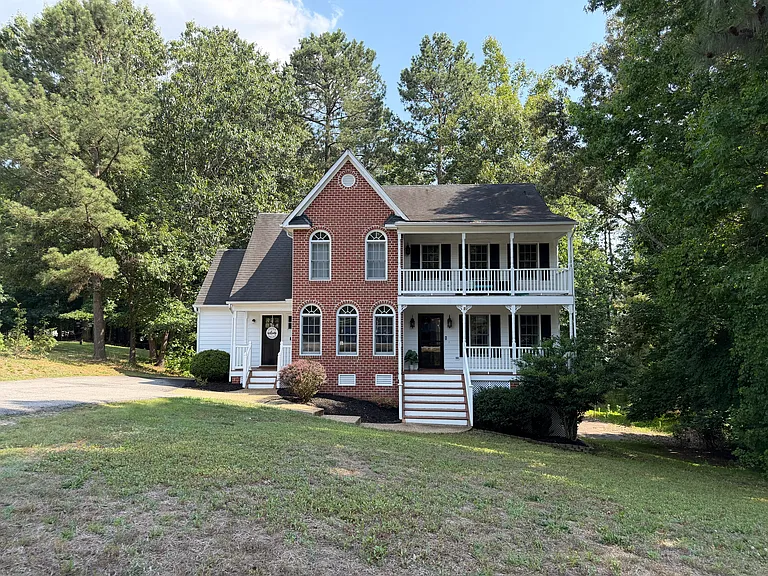 1507 Southcreek Dr — Photo 2
