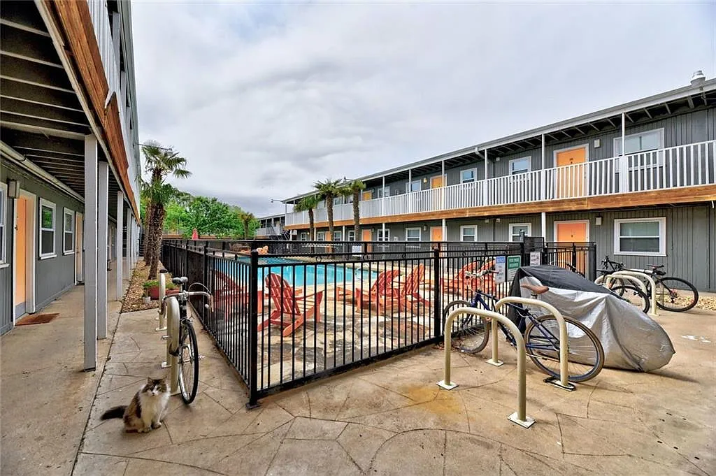 2 bed, 770 sqft, $1,195 — Photo 3