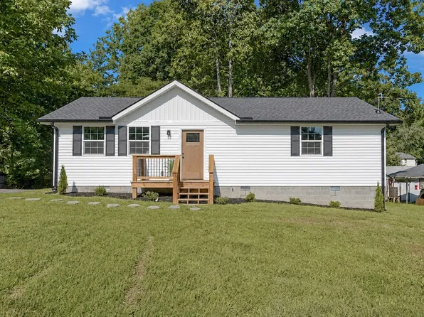 1101 Chestnut Dr, Burns, TN 37029