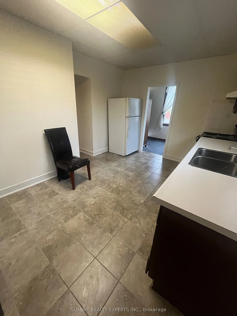 Building Photo - 32 Lakeview Dr #2