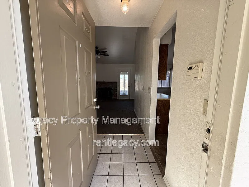 3 bed, 2.0 bath, 1192 sqft, $2,195 — Photo 2