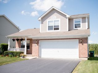 915 N Oak Creek Dr, Genoa, IL 60135