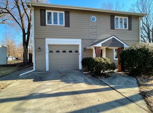 2318 SW Valley Brook Ln, Topeka, KS 66614