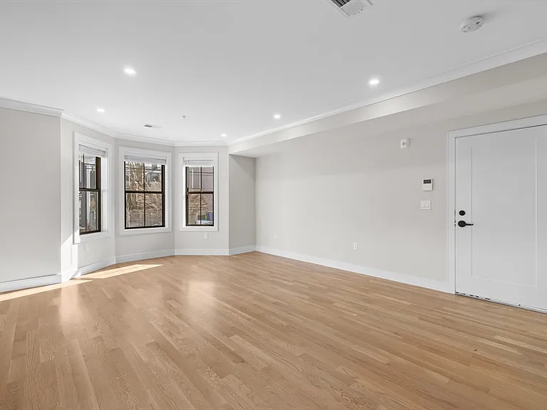 279 Lamartine St #3 — Photo 5
