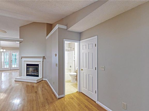5th image of 3133 High Bridge Cir