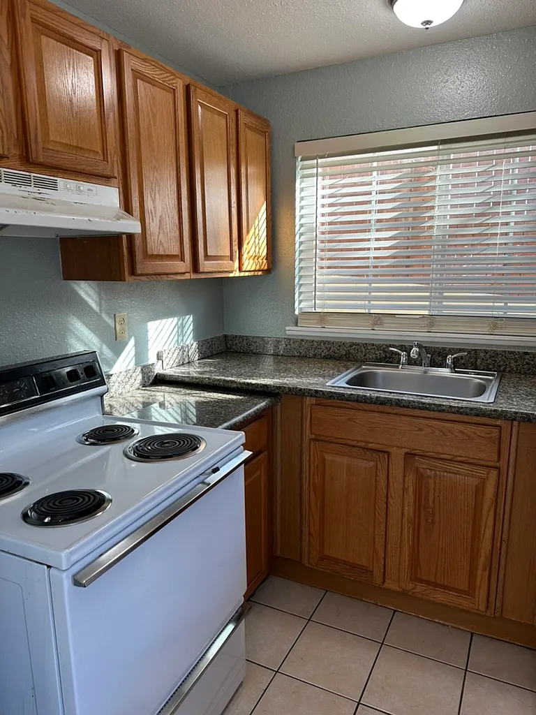 2 bed, $1,900 — Photo 4