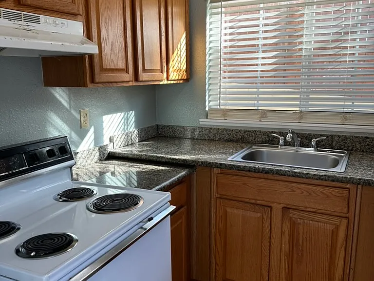 2930 Macarthur Blvd #4 — Photo 4