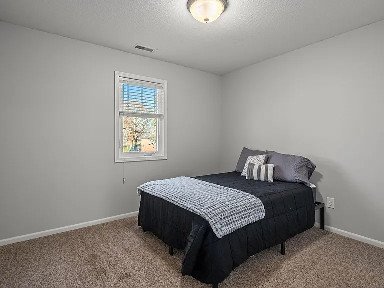 2718 Sassafras Cv — Photo 9