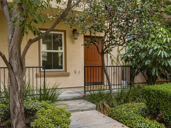 253 E Santa Fe Ct, Placentia, CA 92870