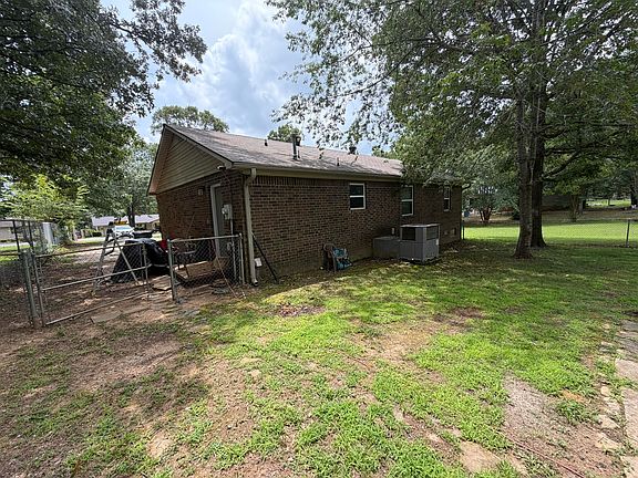 4th image of 7 Lindsey Cir