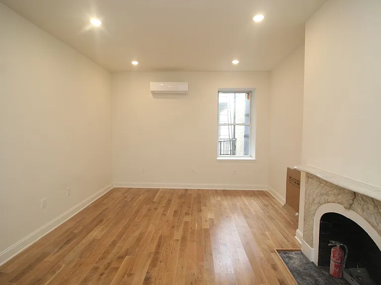 811 Park Ave — Photo 6