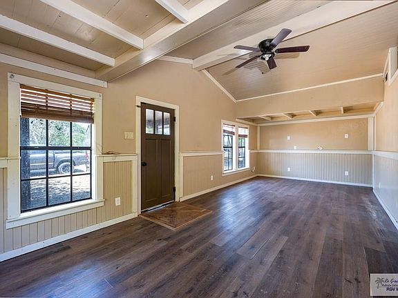 4th image of 209 Huisache Ave