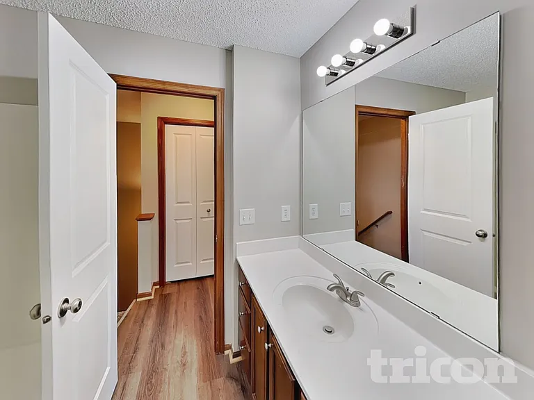 7712 Lachman Ave NE — Photo 11