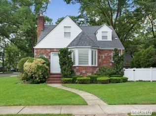 87 E Dover St, Valley Stream, NY 11580