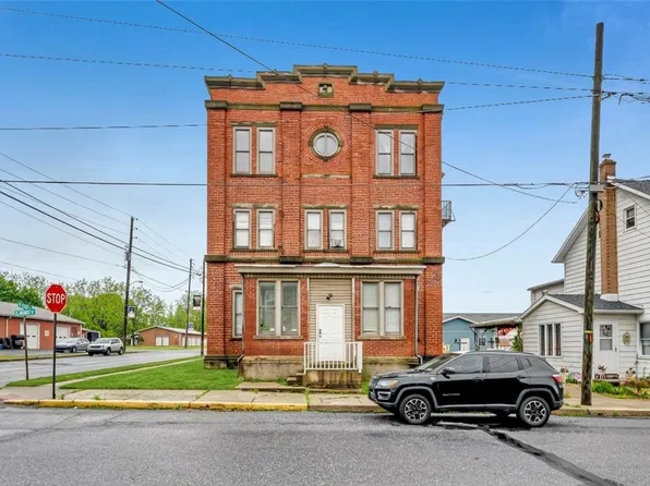 100 W High St, Topton, PA 19562