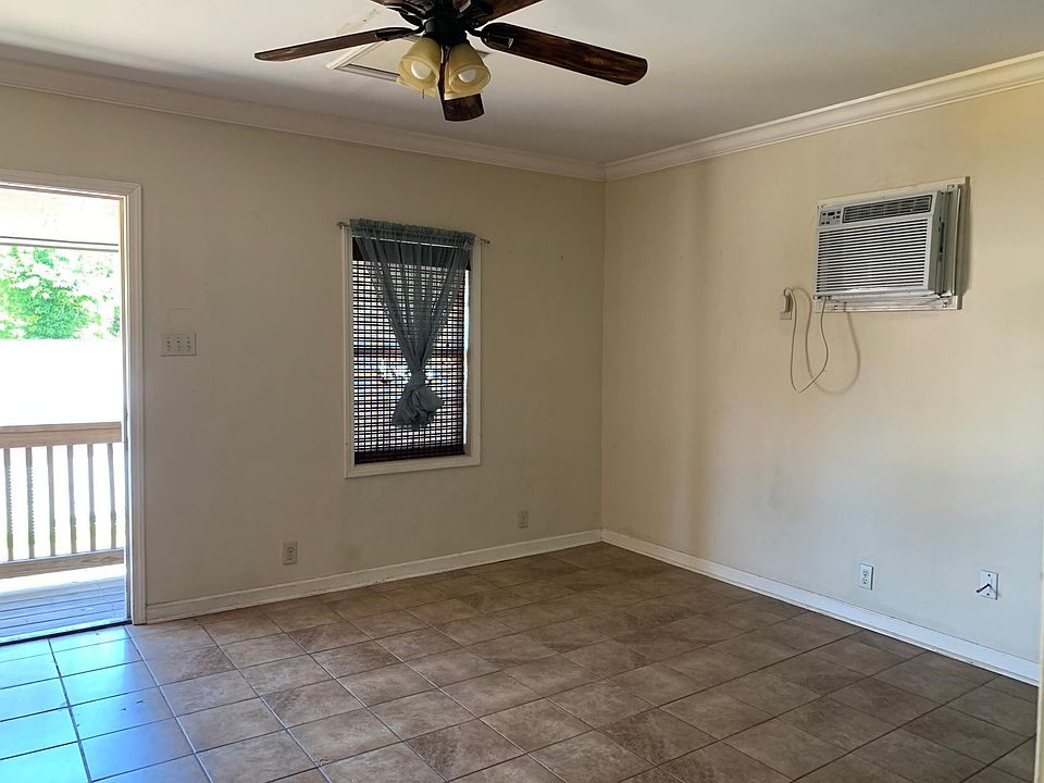 2nd image of 807 Lamar St