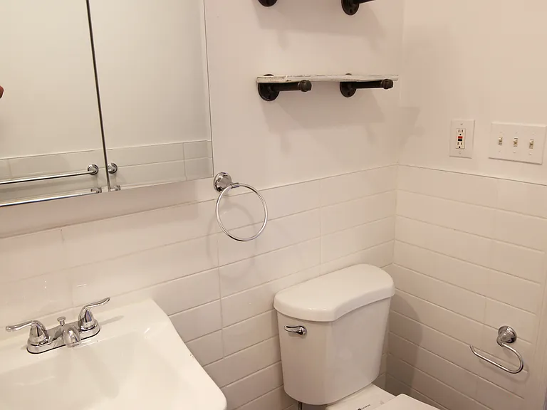 250 Moore St #401 — Photo 8