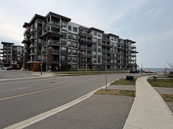 10 N Esplanade Ln #409, Grimsby, ON L3M 0H1