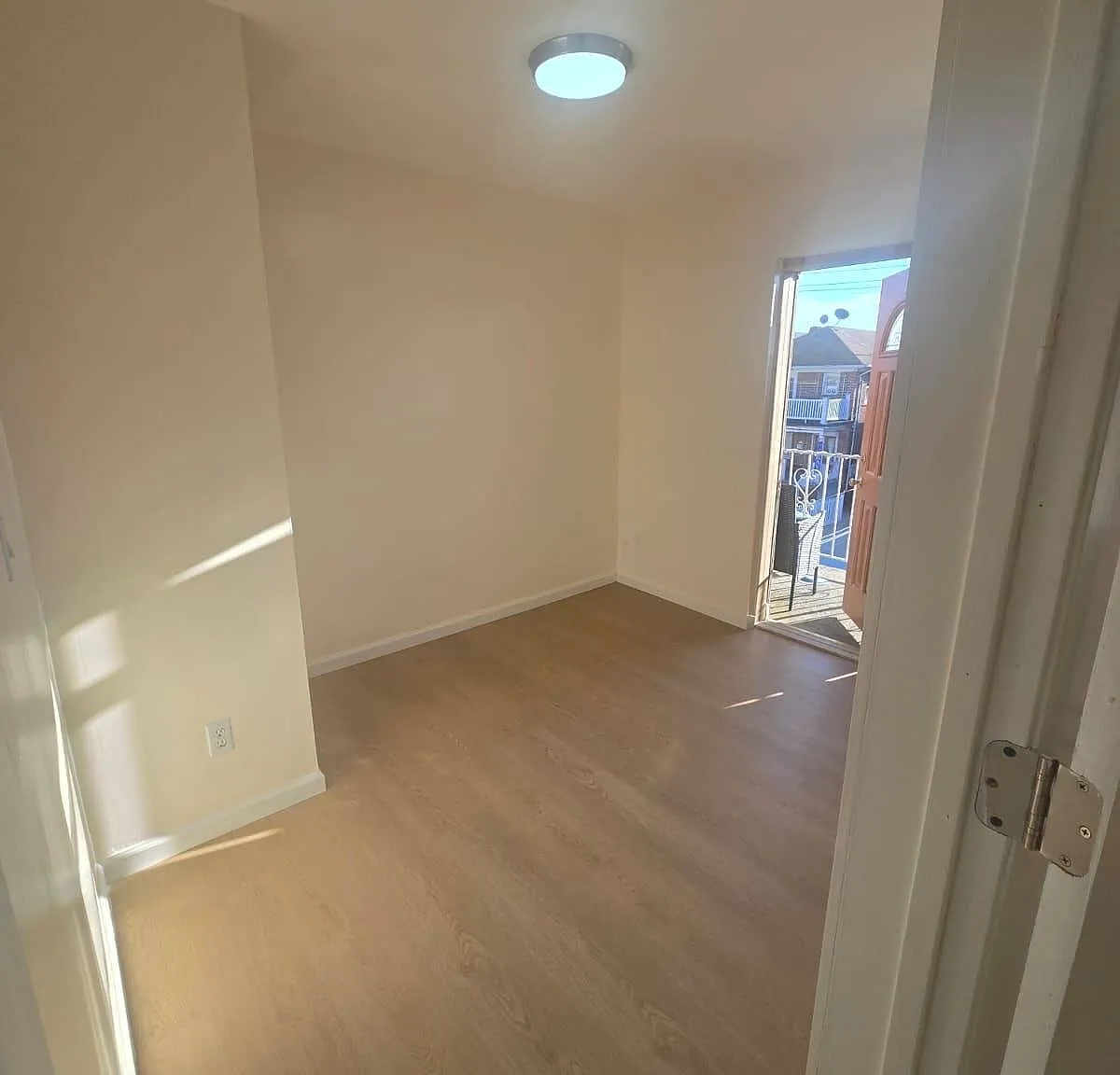 3 bed, 1.5 bath, 1100 sqft, $3,999 — Photo 2