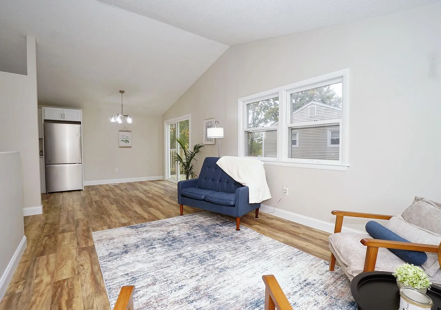 Updated and Comfortable Split Level Living in Nashua - $3500/mo - 42 Woodfield Dr, Nashua, NH — Photo 4