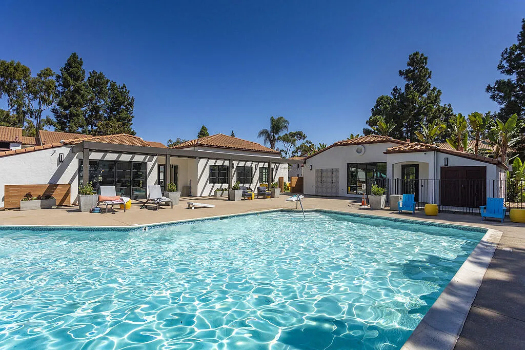 La Jolla Blue Apartments — Photo 3