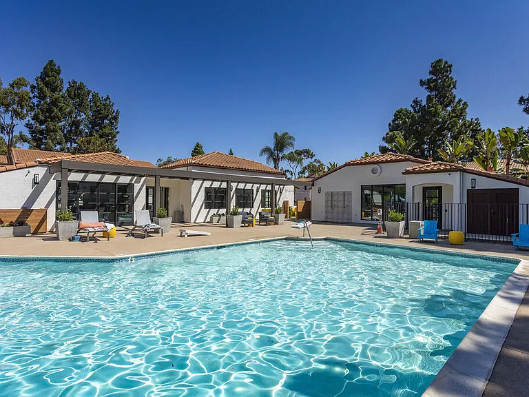 La Jolla Blue Apartments — Photo 22