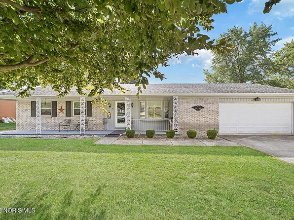 73 Christopher Dr, Fostoria, OH 44830
