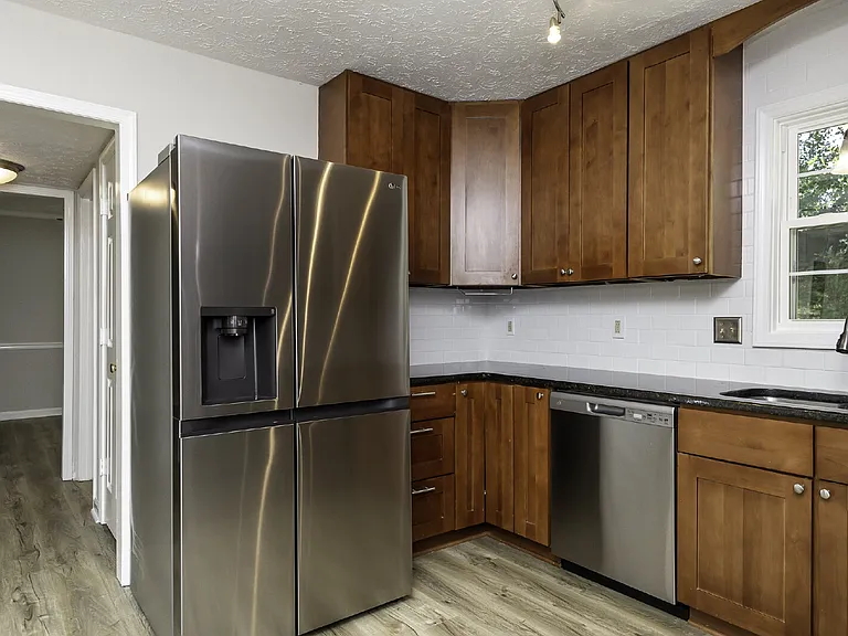 5 Cooperfield Ave — Photo 7