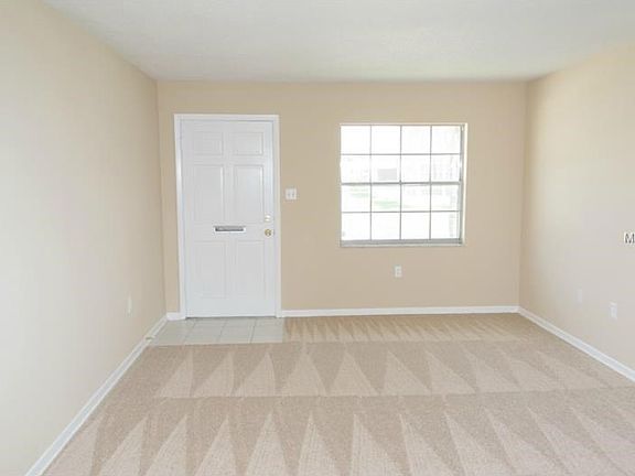 3rd image of 10112 Tulip St