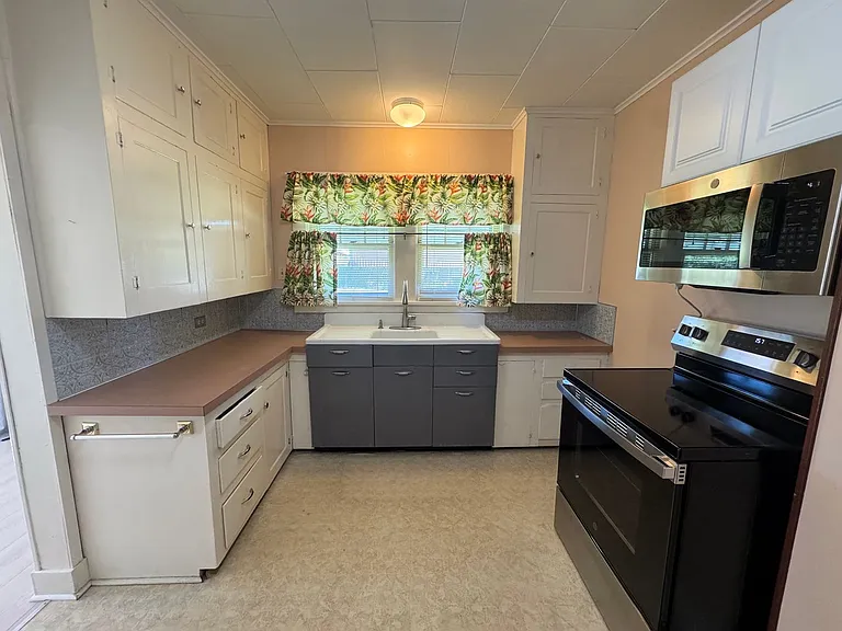 7400 SE Otty St — Photo 2