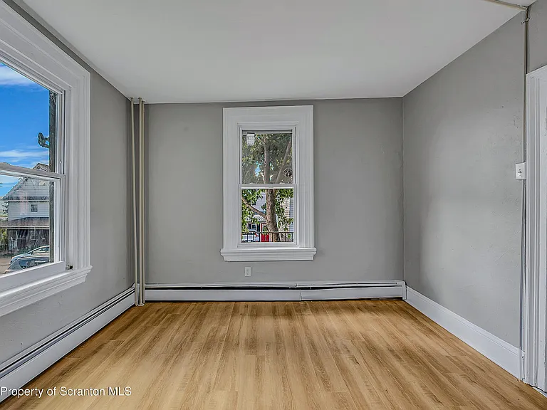 310 Oak St #1 — Photo 8