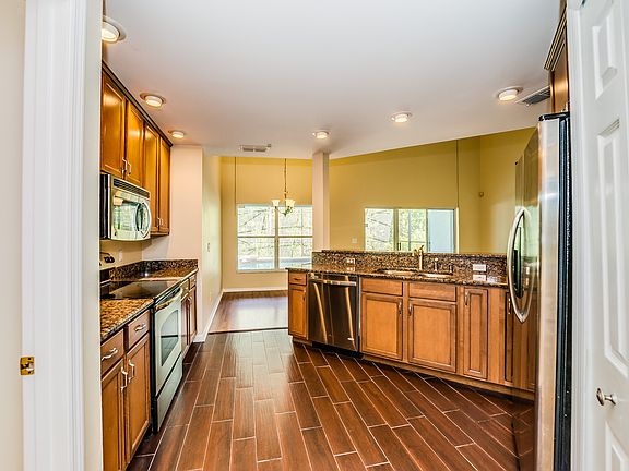 2nd image of 2826 Kinloch Dr