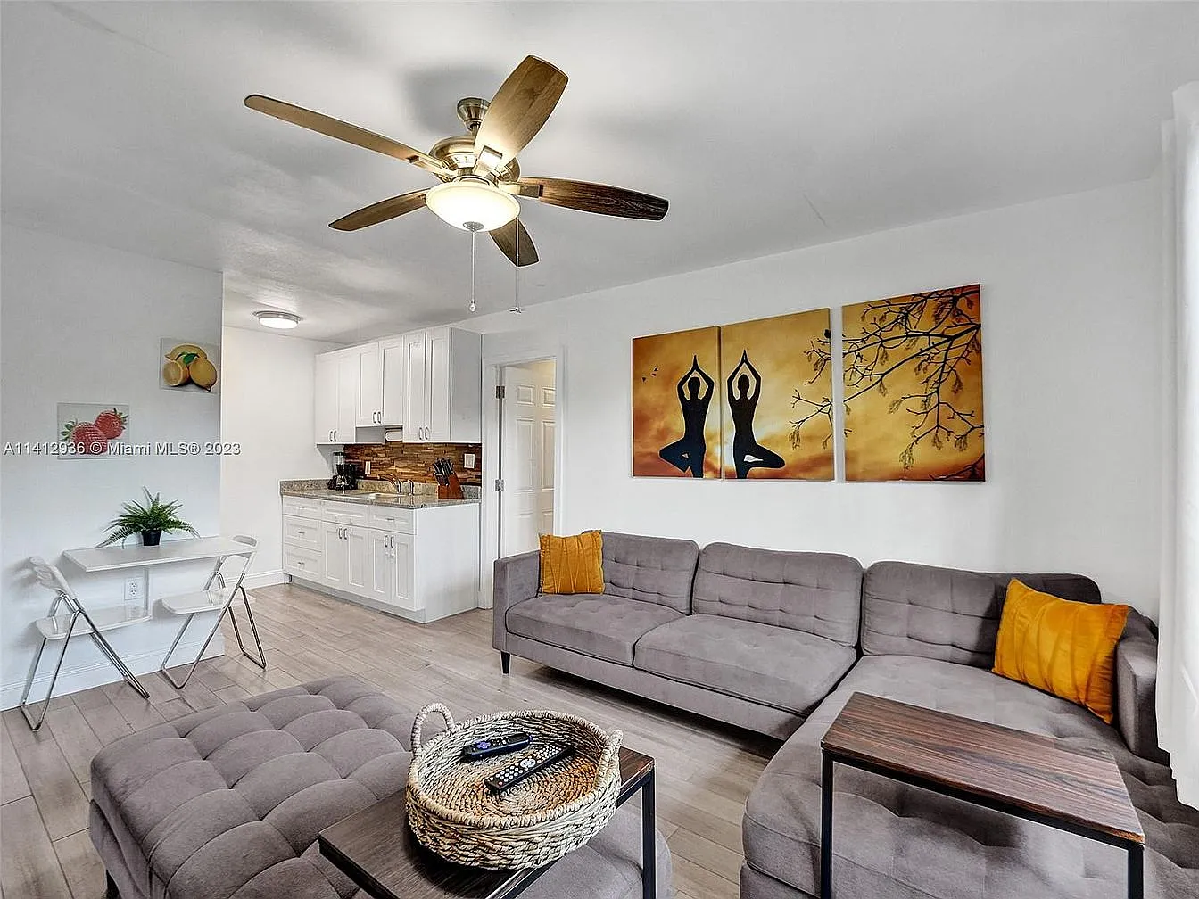 5 bed, 3495 sqft, $6,800 — Photo 2