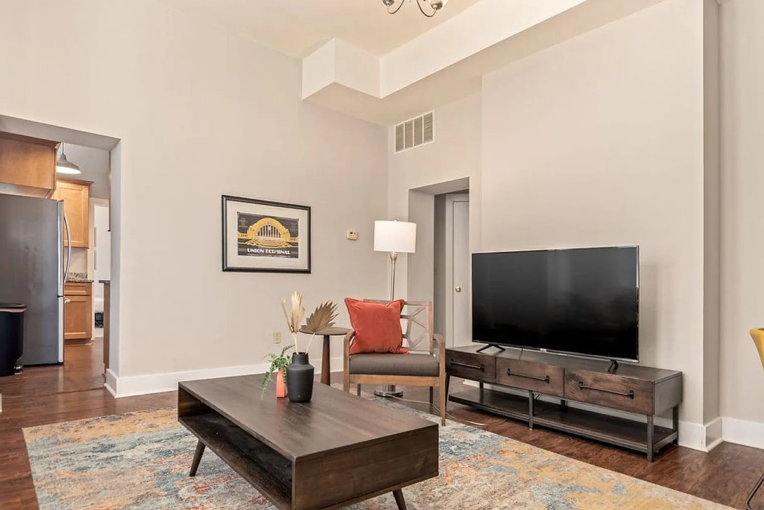 3 bed, 1.0 bath, 1453 sqft, $2,445 — Photo 2
