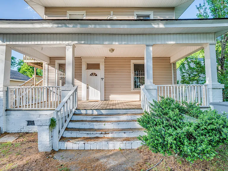 753A Leonard St — Photo 3