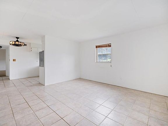 4th image of 450 32ND AVENUE N #106W