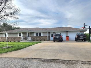 8 Bradford Hls, Sullivan, IL 61951