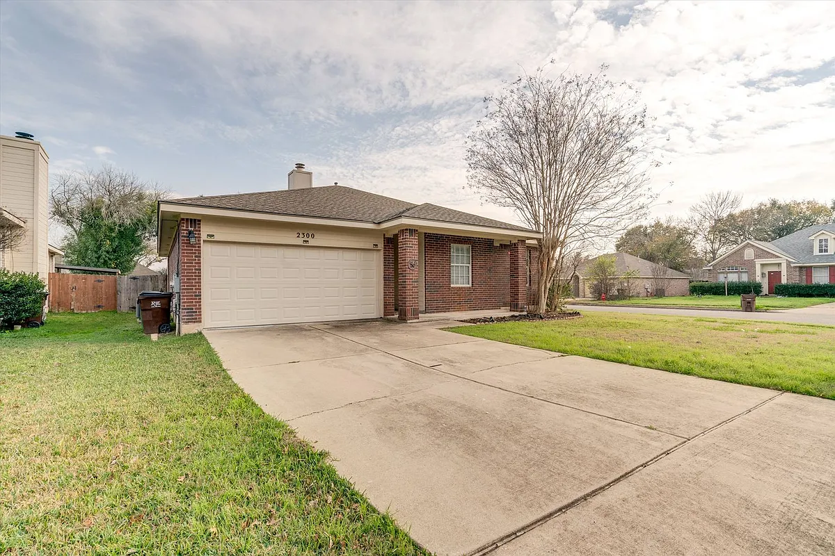 Building Photo - 2300 Wisteria Way